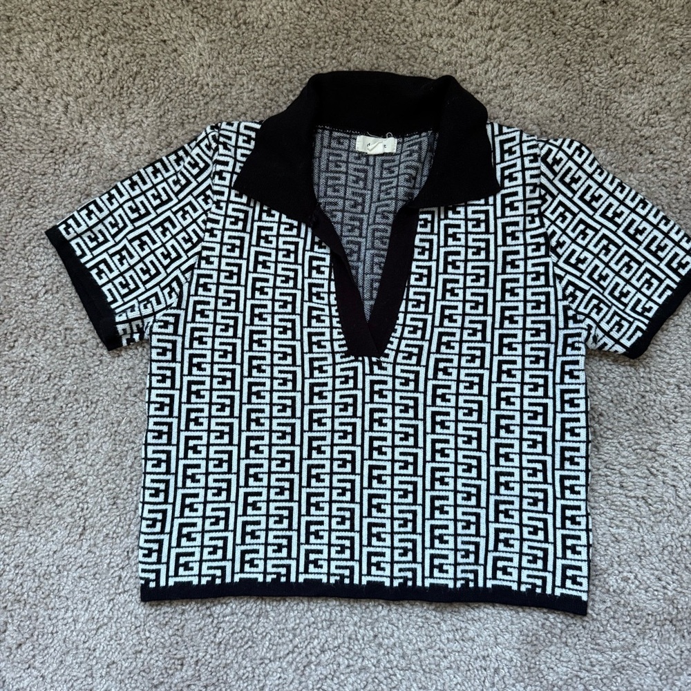 Debut Short Sleeve Crop Black and White Pattern Medium - Picture 1 of 7